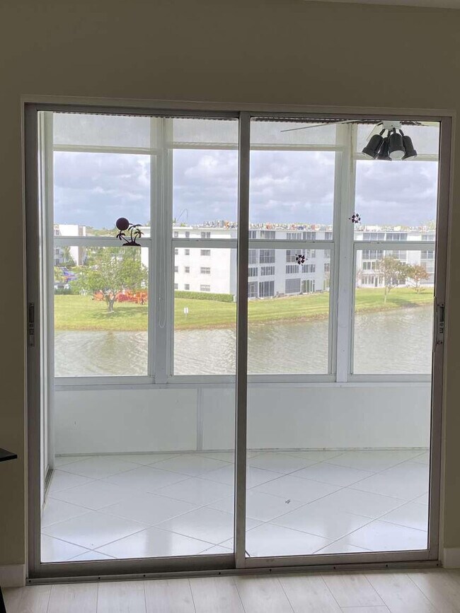 Photo - 4048 Exeter C Unit 4048