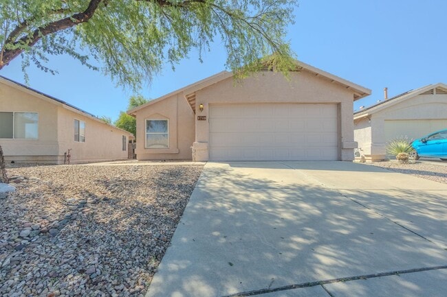 Building Photo - 3 Bedroom 2 Bathroom