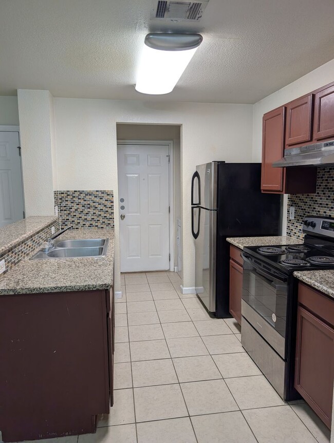 885/887 Sagewood trl