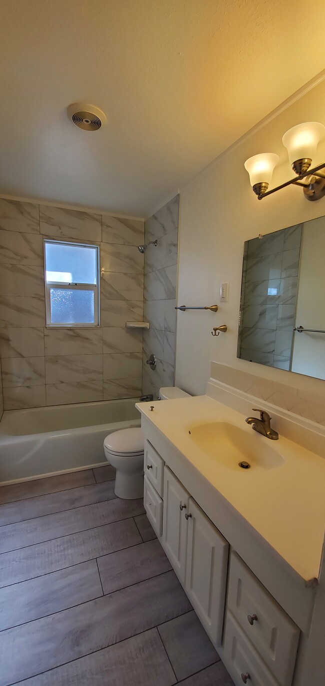 Bath - 512 Washington Ave Unidad 2