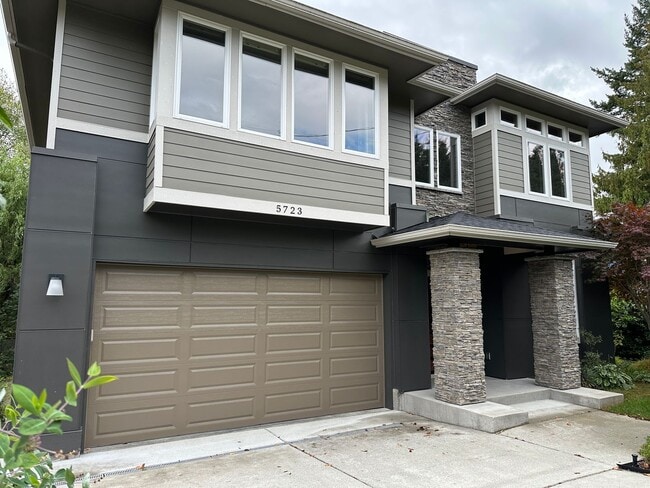 Building Photo - Beautiful 4 bedroom Kenmore Home with Ever...