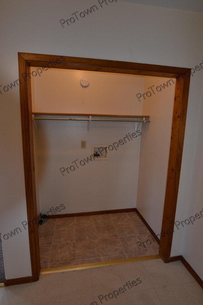 Photo - 711 N Hickory St