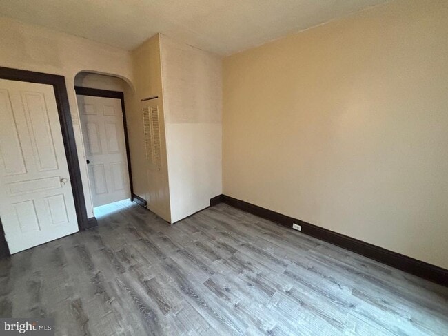 Photo - 659 W King St