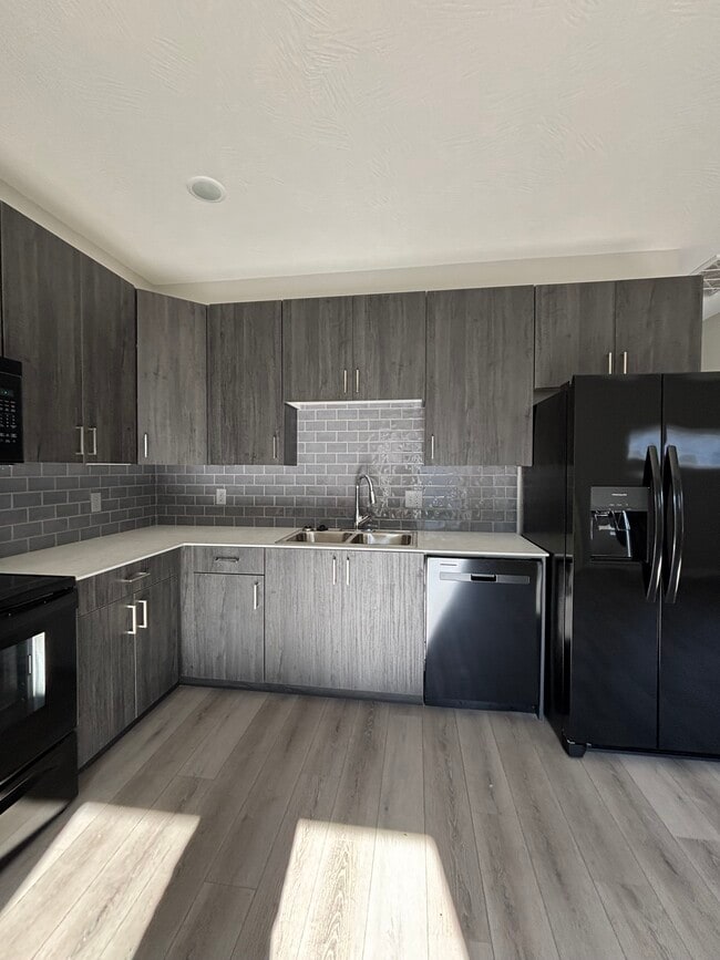 Photo - 4940 W Minota St