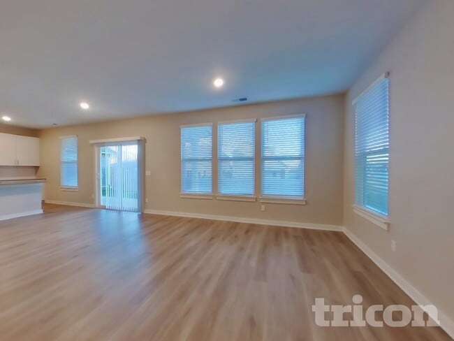 Photo - 427 Wind Dance Dr