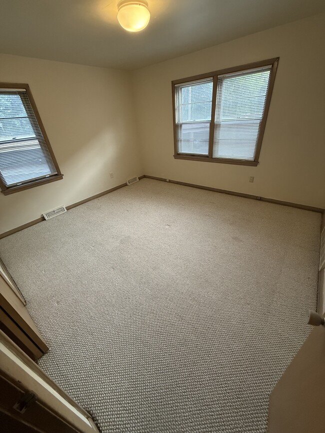 2545 Kenilworth Rd