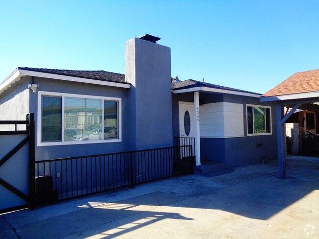 Building Photo - Renovated 3 Bed 1 Bath Home in Whittier w/...