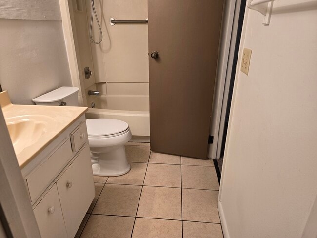 Building Photo - 4111 Tree Ridge Ln NE Unit 4111