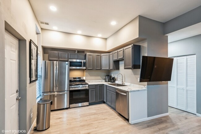 Photo - 2446 W Taylor St Unit 1