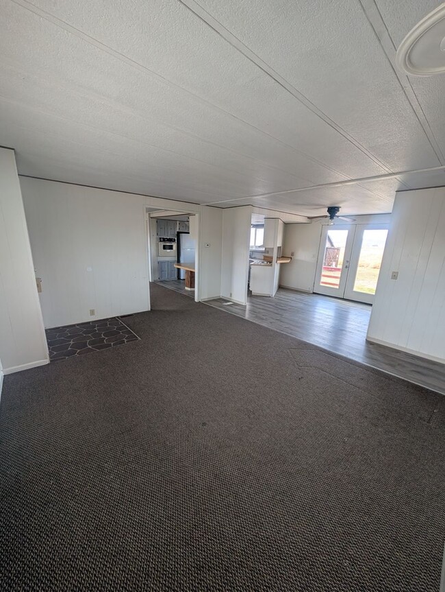 Photo - 8216 Homedale Rd