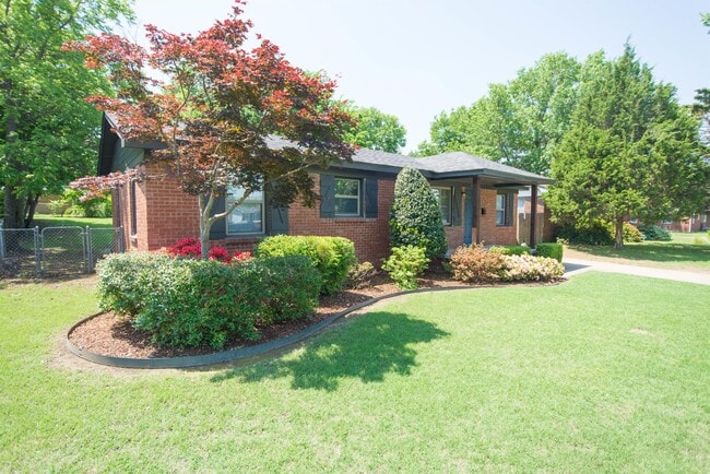 Photo - 6010 E 18th St