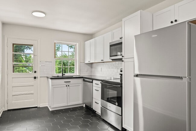 Photo - 1640 W Northwest Blvd