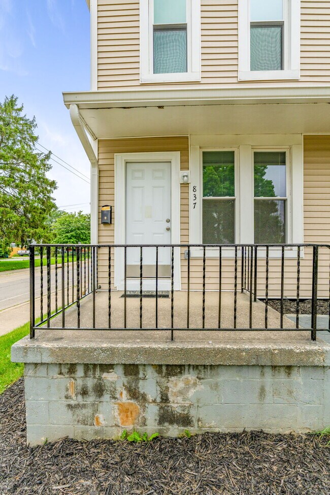 Photo - 837 Campbell Ave Casa Adosada