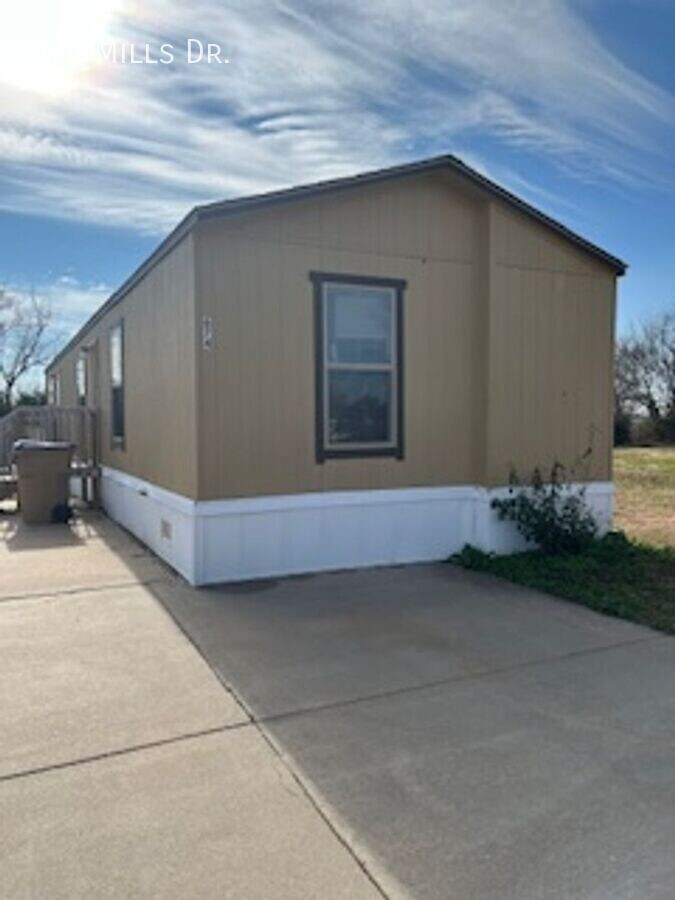 Photo - 674 W Mills Dr