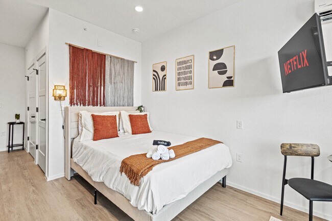 Photo - 596 W 9th St Unidad ID1335745P