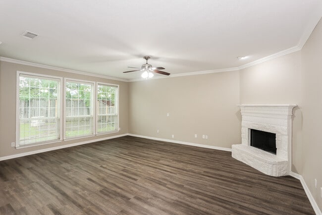 Photo - 1813 Manor Ridge Way