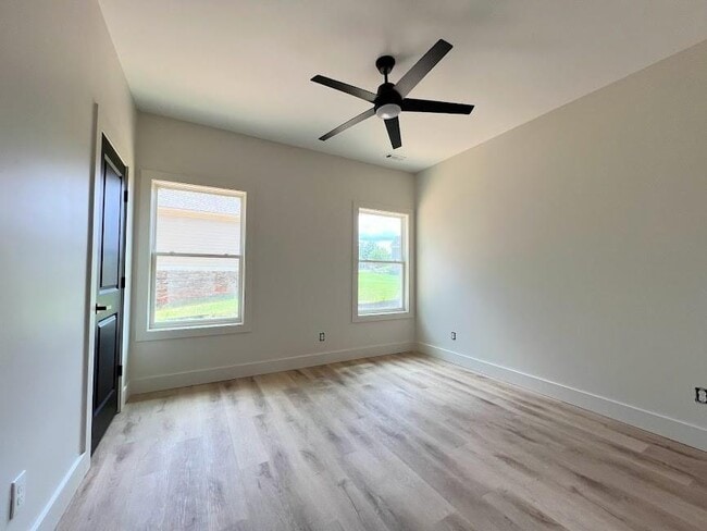 Photo - 163 Rias Way