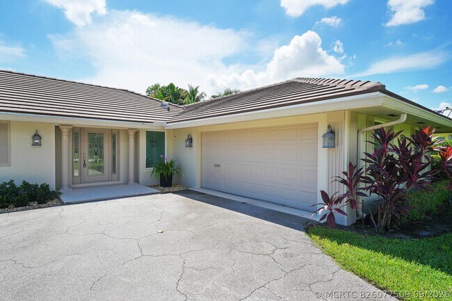 408 S Country Club Dr