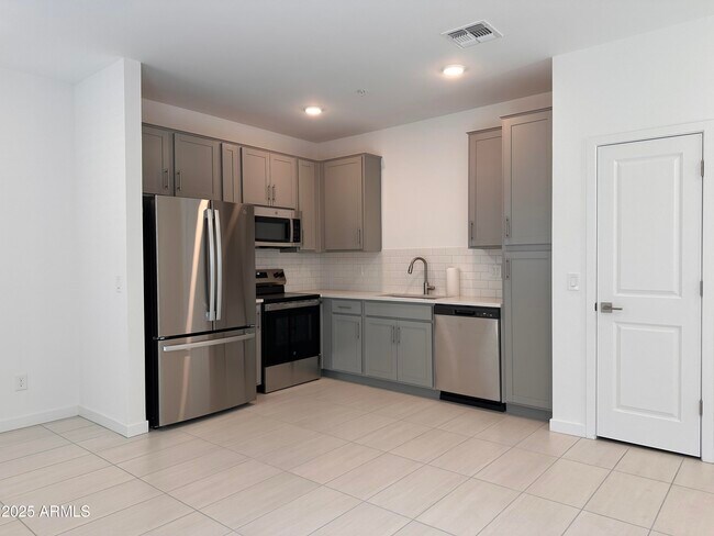 Photo - 2819 W Red Fox Rd