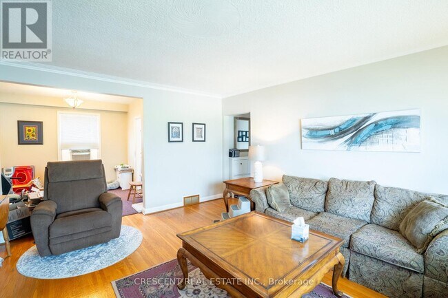 Photo - 35 Laburnham Ave