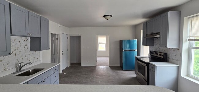 Building Photo - 10 Union St Unit 3R