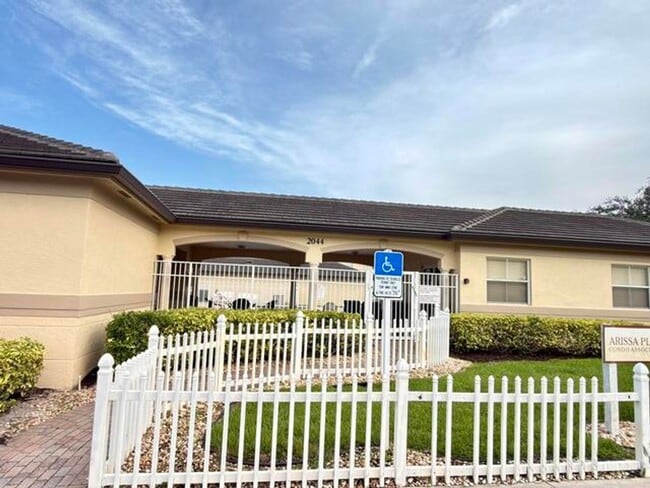 Photo - 2060 Greenview Shores Blvd