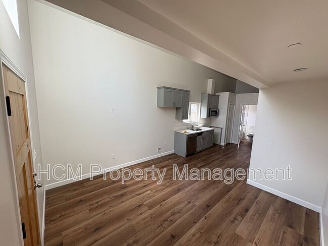 Photo - 5507-5509 S Manhattan Pl