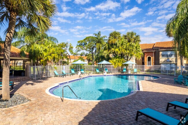 Sista Key Main Pool - Tivoli Park