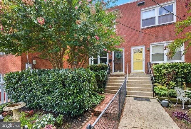 Building Photo - 1212 Princess St Rental