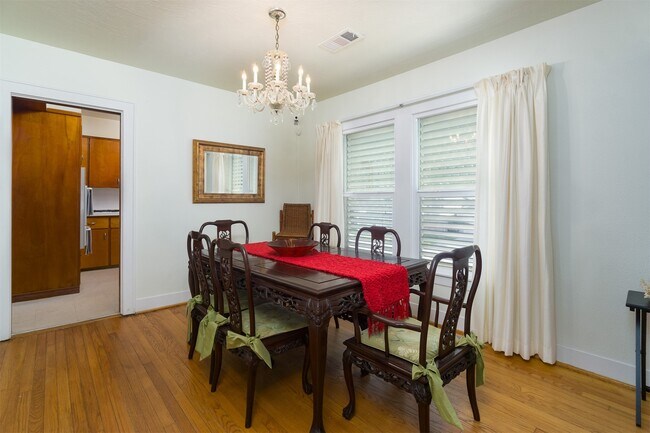 Photo - 3602 Ave Q 1/2 Unit UP