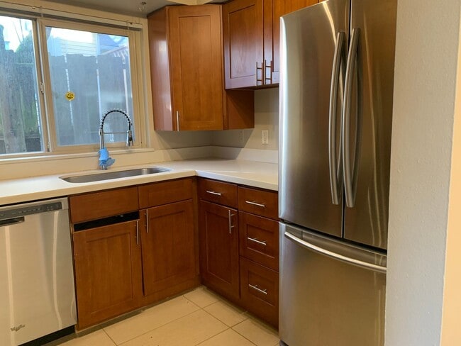 Photo - 2BR/1.5 Bath in a quiet Fremont neighborhood - Private balcony and shared backyard! Unidad 1