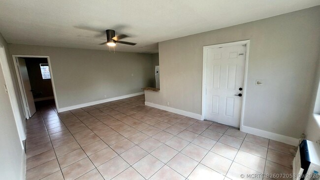 Photo - 435 NW 41st St Unit 4
