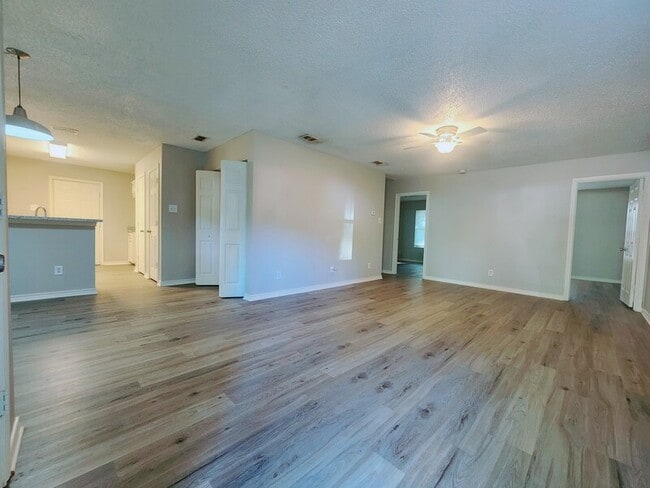 Photo - 10245 Country Hills Blvd