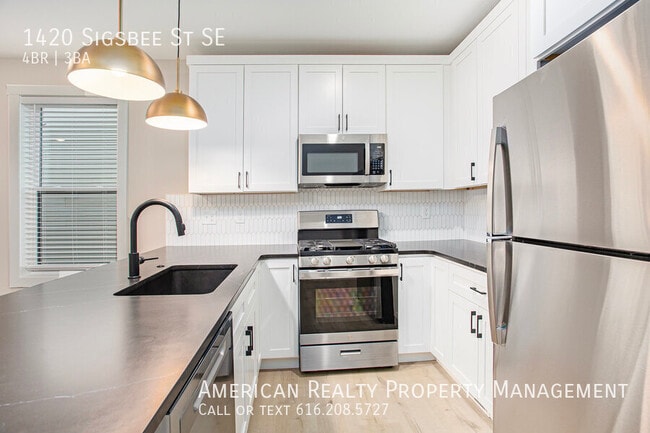 Photo - 1420 Sigsbee St SE