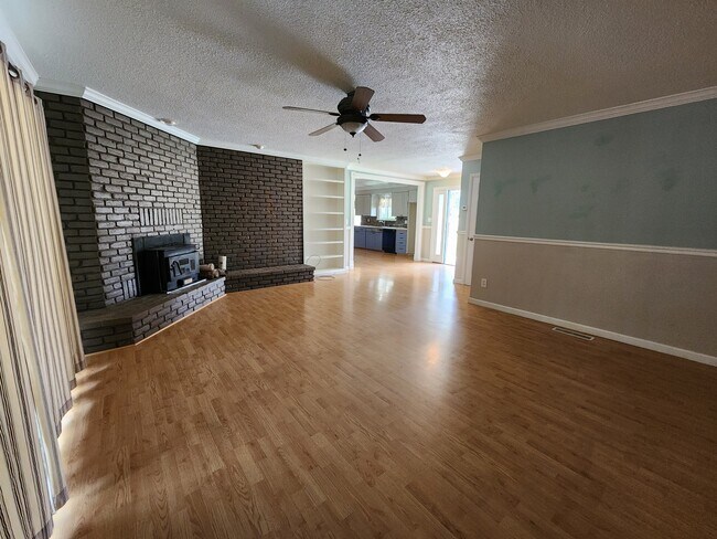 Front living room - 17265 Snively Rd