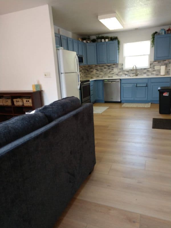 Photo - 104 W Chestnut St