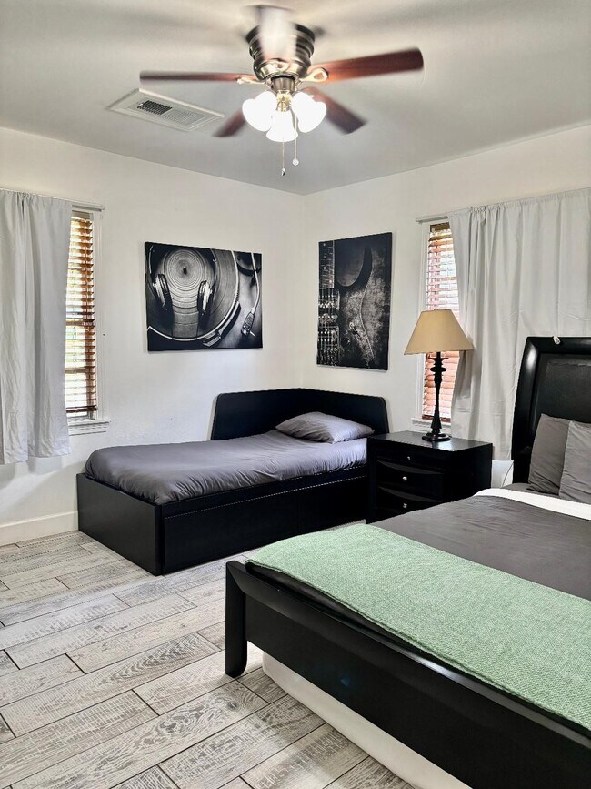 Photo - 1911 Tabor St