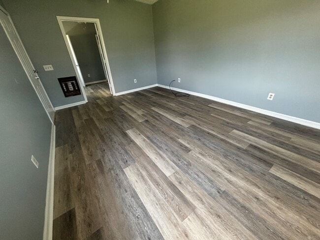 Photo - 610 E McMurry Blvd