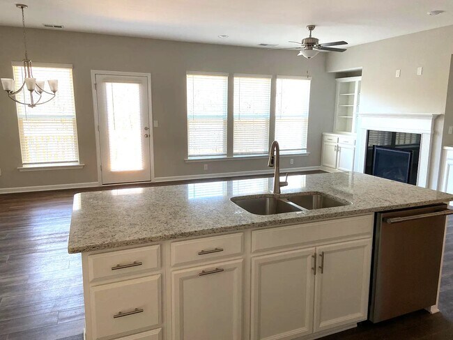 Photo - 1377 Elderwood Way