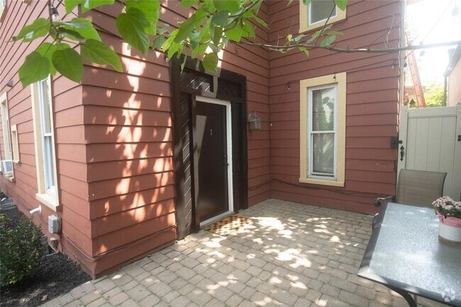 Building Photo - 3 Union St Rental