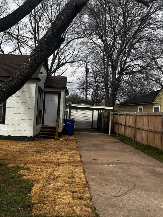 Photo - 2909 Alexander Ave