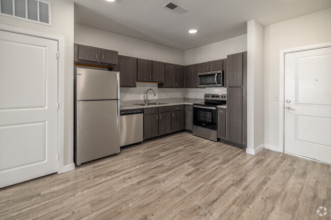 1BR, 1BA - 721SF-Kitchen - Sydney Trace Apartments