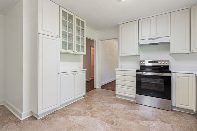 Photo - Heart of Chapel Hill! Roosevelt is ready for you!  4 bedrooms/3 bathrooms