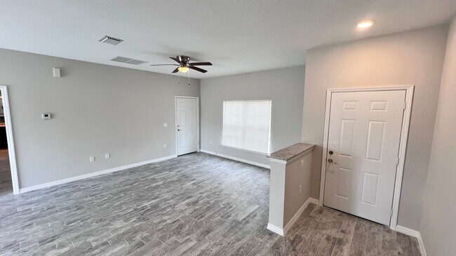 Photo - Stunning BRAND NEW UPGRADED 3 Bedroom / 2 ...