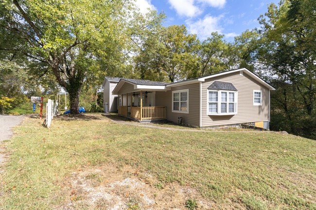 Photo - 770 Mahoney Rd