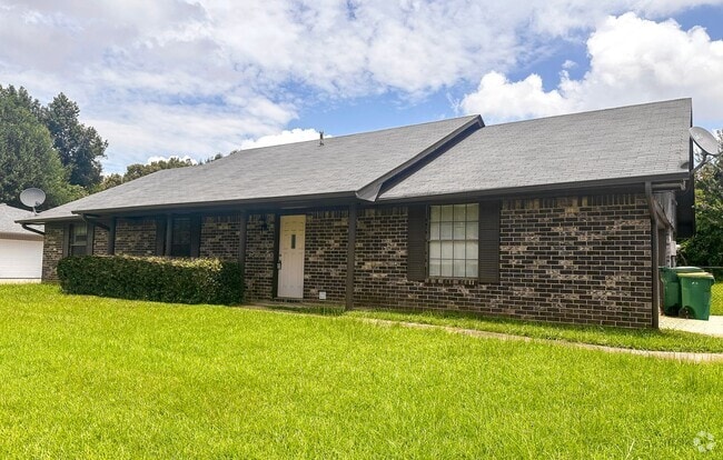 Building Photo - Coming Soon: 3 Bedroom 2 Bathroom House in...