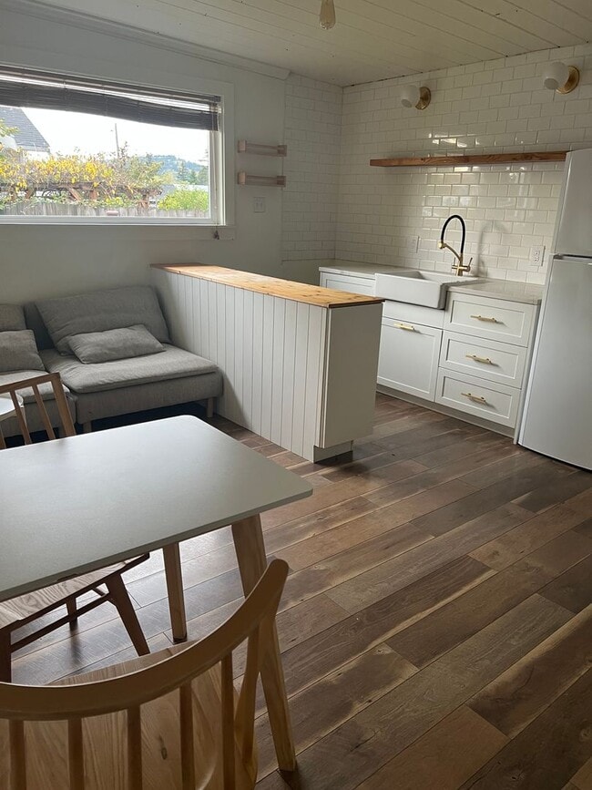 Photo - Convenient Location 1 Bed, 1 Bath in Belli...