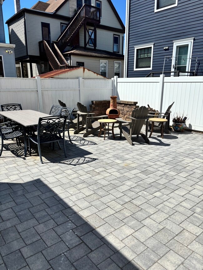 Outdoor Patio - 1004 Heck St Unit 2