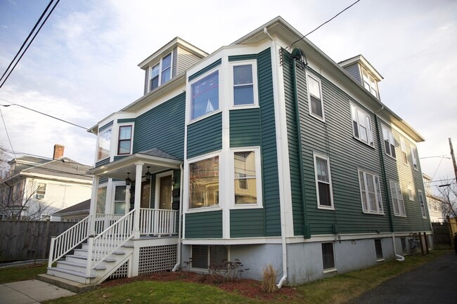 Building Photo - 4 Newport Ave Unit 1