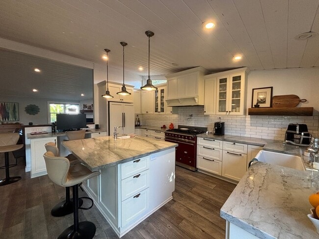 Photo - 2 Bed/2 Bath Oceanside Charmer!